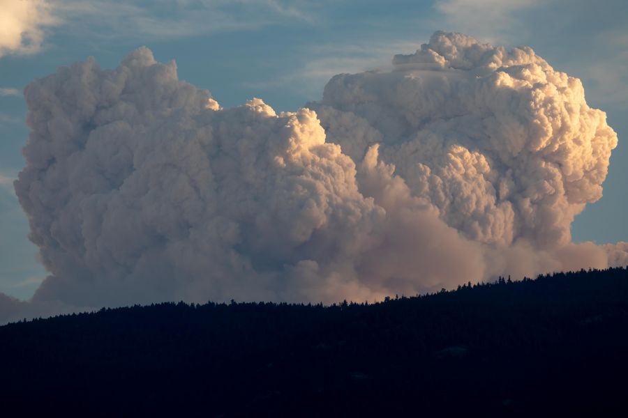 <who>Photo Credit: NowMedia/Gord Goble</who> 2023 Crater Creek fire erupts