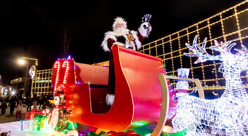 Penticton's Santa Parade, 'Light Up' ceremony join forces for 2023 mega celebration