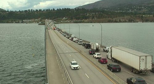 Driver hospitalized after stopping on Bennett Bridge and jumping into Okanagan Lake